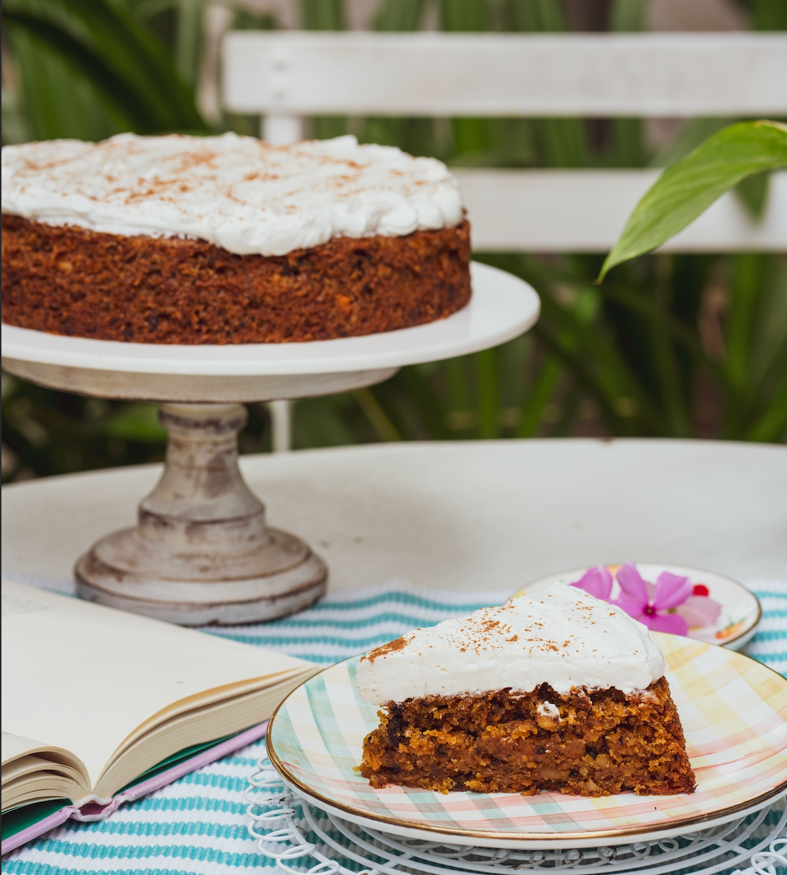 Carrot Cake with Cream Cheese Topping (1kg)