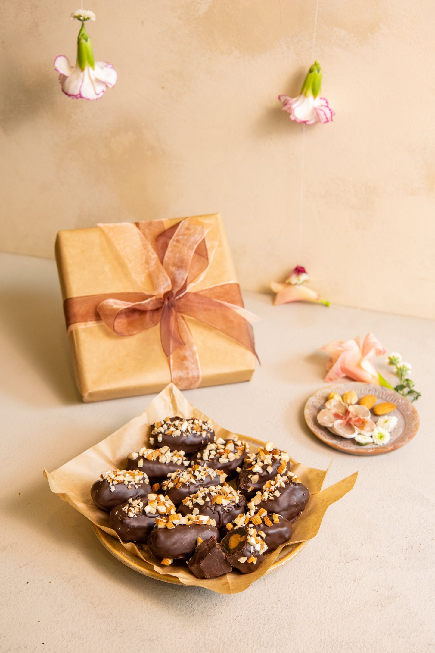 Stuffed Dates Box of 12 pcs